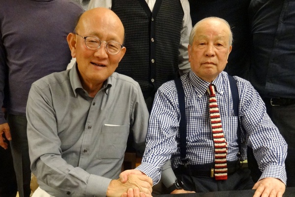 飯田洋三氏(右)と岡藤正広氏(2019年3月)(写真:著者提供) 飯田洋三氏(右)と岡藤正広氏(2019年3月)(写真:著者提供)
