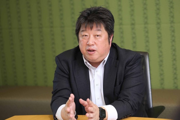 <b>岡嵜禎氏</b><br>日本マイクロソフト株式会社 執行役員 常務 クラウド & AI ソリューション事業本部長<br>NTTデータ、日本オラクルなどでシステム開発、ITアーキテクトを歴任。2015年アマゾン データ サービス ジャパン(現アマゾン ウェブ サービス ジャパン)入社。2019年同社執行役員 技術統括本部長に就任。2022年日本マイクロソフト入社。執行役員 常務 クラウド&ソリューション事業本部長に就任。2023年7月より現職。 <b>岡嵜禎氏</b><br>日本マイクロソフト株式会社 執行役員 常務 クラウド & AI ソリューション事業本部長<br>NTTデータ、日本オラクルなどでシステム開発、ITアーキテクトを歴任。2015年アマゾン データ サービス ジャパン(現アマゾン ウェブ サービス ジャパン)入社。2019年同社執行役員 技術統括本部長に就任。2022年日本マイクロソフト入社。執行役員 常務 クラウド&ソリューション事業本部長に就任。2023年7月より現職。