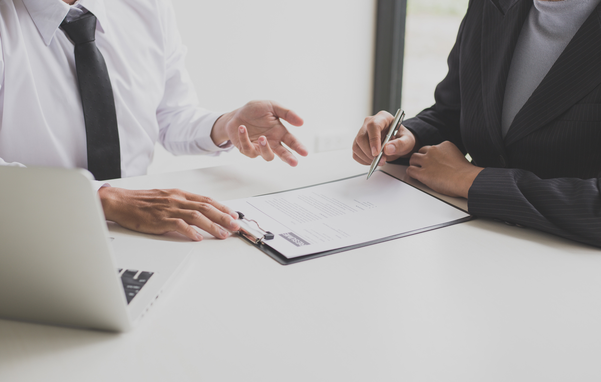 失敗事例の研究に協力してくれる企業はなかなか現れない（写真：shutterstock）