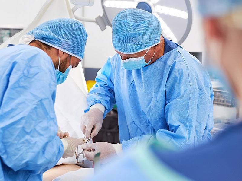 手術をする外科医はなぜ白衣を着ないのか 日経bookプラス 手術をする外科医はなぜ白衣を着ないのか 日経bookプラス