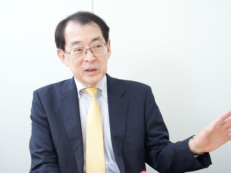 政治的に自由な国の国民は若々しい　老化を防止するカラオケの歌い方