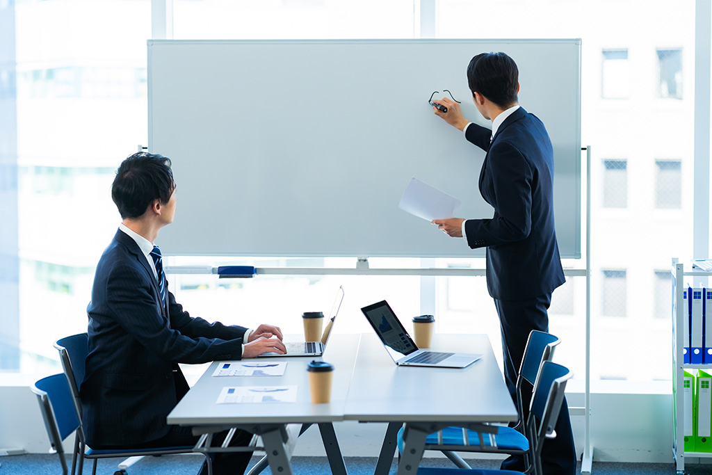 成果につながるかどうかも分からないこの試行錯誤の過程こそが企業変革である(写真:wheeljack/stock.adobe.com) 成果につながるかどうかも分からないこの試行錯誤の過程こそが企業変革である(写真:wheeljack/stock.adobe.com)