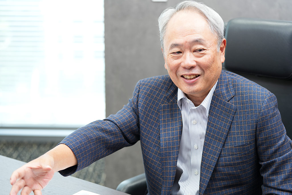「『中間経営職』になってもらうよう自己変容を促した方がいい」と話す冨山氏 「『中間経営職』になってもらうよう自己変容を促した方がいい」と話す冨山氏