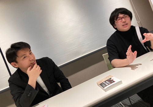 相佐優斗（あいさ・ゆうと／写真左）