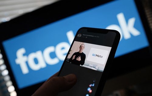 メタバースに注力するとして、米フェイスブックは社名をメタに変更した(写真:AFP/アフロ)