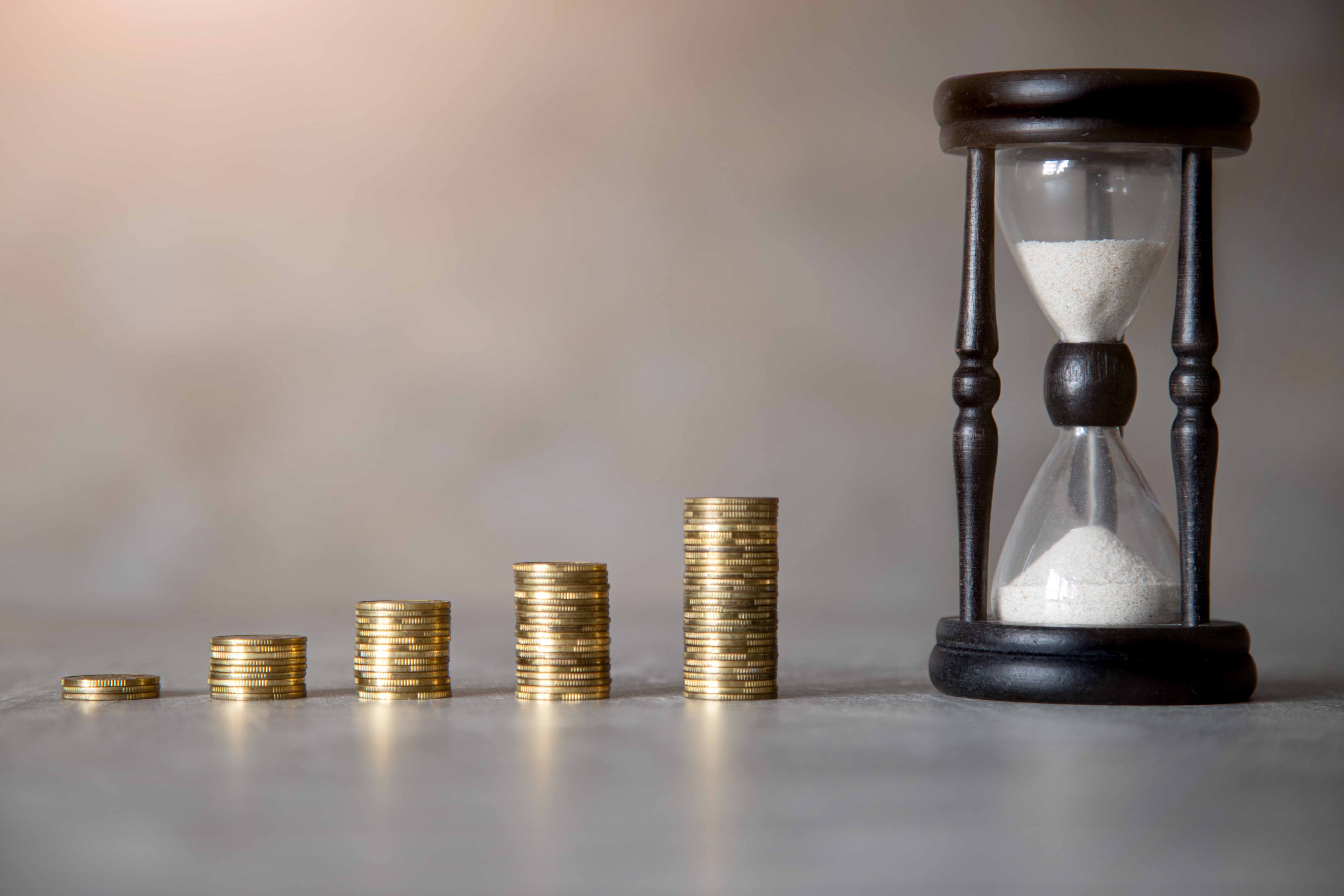 「時間」を味方につけることで資産を大きく増やすことができる（写真：andsko／stock.adobe.com）