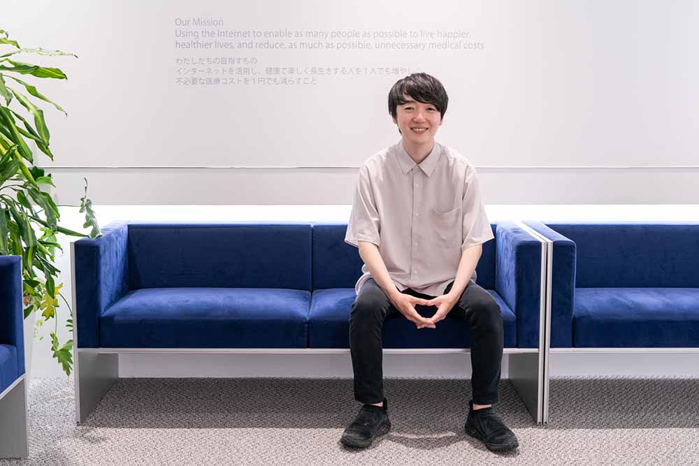 <b>河合俊典（エムスリー 業務執行役員 VPoE）</b><br>エムスリーで業務執行役員 VPoEを務める。愛媛県出身。新居浜高専から千葉工業大学に編入して修士号を取得。高専時代からロボコン、鳥人間コンテストで活躍。オープンソースコミュニティでも多くの功績を残し「ばんくし」のハンドルネームで知られる。2016年SansanのR＆D部門に入社。その後Yahoo！JAPANに転職。ヤフオク！機械学習モデリングチームのリーダーとして開発、マネジメントに従事。2019年2月にエムスリーに入社、機械学習エンジニアとして活動。2022年、CADDiに入社、エンジニアのマネジメント業務に携わる。現在は再びエムスリーに戻り、業務執行役員 VPoEを務めている。