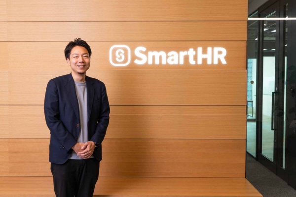 2019年以降、SmartHRのCTOとしてプロダクト開発・運用に関わるチーム全体の最適化やビジネスサイドとの要望調整も担い、テクノロジー面から同社の急成長を支えてきた。2022年1月よりCEOに就任。日本CTO協会の理事を務める。 2019年以降、SmartHRのCTOとしてプロダクト開発・運用に関わるチーム全体の最適化やビジネスサイドとの要望調整も担い、テクノロジー面から同社の急成長を支えてきた。2022年1月よりCEOに就任。日本CTO協会の理事を務める。