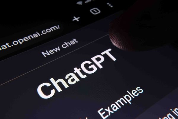 ChatGPTなどAIの出力結果を懐疑的に見ることも重要だ(写真/Shutterstock)