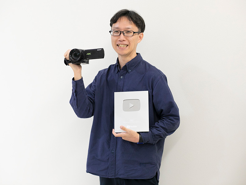 万バズYouTube『出版区』の「カメラマン青木」さん　苦戦からの転機になった本