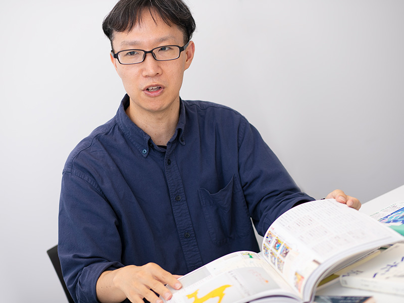 『出版区』動画で人気の「カメラマン青木」さん　もっと本が読みたくなる本