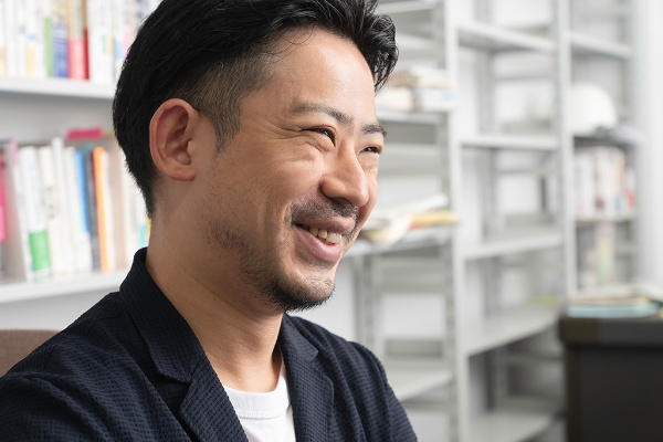 「本書は、Z世代の悩み事がそのまま章の見出しになっています」 「本書は、Z世代の悩み事がそのまま章の見出しになっています」