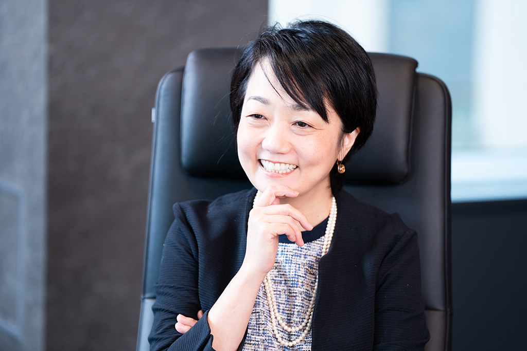 磯貝友紀(いそがい・ゆき)氏/PwC Japanグループ サステナビリティ・センター・オブ・エクセレンス リード・パートナー。PwCサステナビリティ合同会社。日本企業のサステナビリティビジョン・戦略策定、サステナビリティ・ビジネス・トランスフォーメーションの推進、サステナビリティリスク管理の仕組み構築、途上国における社会課題解決型ビジネス支援やサステナブル投融資支援を実施。近著に『必然としてのサーキュラービジネス』(日経BP)。 磯貝友紀(いそがい・ゆき)氏/PwC Japanグループ サステナビリティ・センター・オブ・エクセレンス リード・パートナー。PwCサステナビリティ合同会社。日本企業のサステナビリティビジョン・戦略策定、サステナビリティ・ビジネス・トランスフォーメーションの推進、サステナビリティリスク管理の仕組み構築、途上国における社会課題解決型ビジネス支援やサステナブル投融資支援を実施。近著に『必然としてのサーキュラービジネス』(日経BP)。