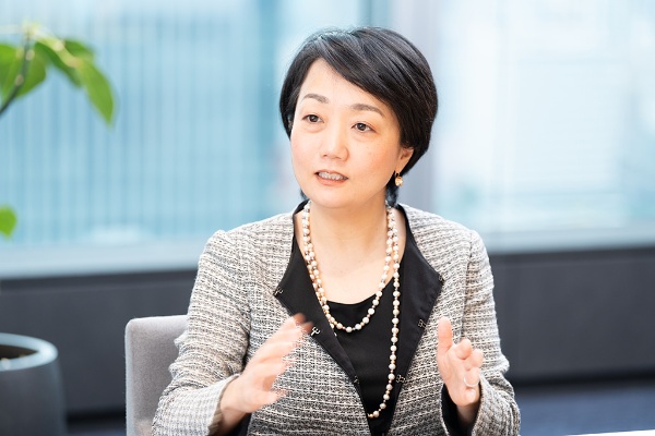 磯貝友紀(いそがい・ゆき)氏/PwC Japanグループ サステナビリティ・センター・オブ・エクセレンス リード・パートナー。PwCサステナビリティ合同会社。日本企業のサステナビリティビジョン・戦略策定、サステナビリティ・ビジネス・トランスフォーメーションの推進、サステナビリティリスク管理の仕組み構築、途上国における社会課題解決型ビジネス支援やサステナブル投融資支援を実施。近著に『必然としてのサーキュラービジネス』(日経BP)。 磯貝友紀(いそがい・ゆき)氏/PwC Japanグループ サステナビリティ・センター・オブ・エクセレンス リード・パートナー。PwCサステナビリティ合同会社。日本企業のサステナビリティビジョン・戦略策定、サステナビリティ・ビジネス・トランスフォーメーションの推進、サステナビリティリスク管理の仕組み構築、途上国における社会課題解決型ビジネス支援やサステナブル投融資支援を実施。近著に『必然としてのサーキュラービジネス』(日経BP)。