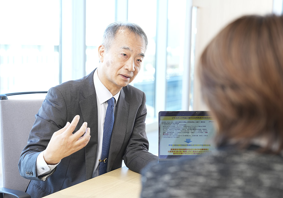伊藤教授は、自身が開発した「スライドリングマテリアル」と呼ばれる新素材の実用化を目的に、東京大学から包括的基本特許の専用実施権を得て、2005年に大学発ベンチャーを立ち上げた経験がある。その技術は、ゴルフボールなどに生かされている