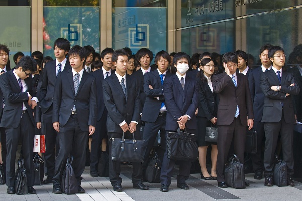 世代が交代しても、タテ社会はなお変わっていないようにみえる(写真:shutterstock) 世代が交代しても、タテ社会はなお変わっていないようにみえる(写真:shutterstock)