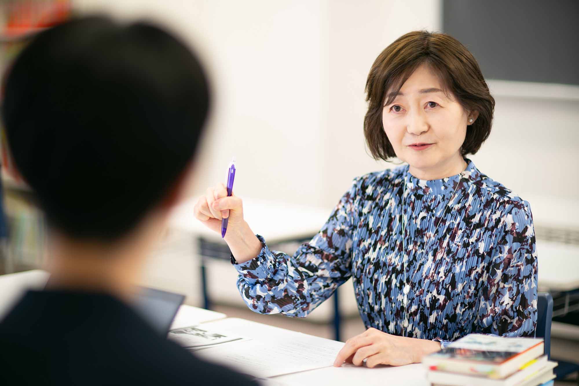 「後日談がまたよくて。国連の上司である明石康代表と一緒にボスニアの将軍を訪ねたとき、将軍に『この女性は部下の前で私を散々怒鳴った。厳重に抗議します』と言われたそうです。すると明石代表は大笑いして、『いやあ、申し訳ない。でも安心してください。私も怒鳴られていますから』と返したそうです（笑）」