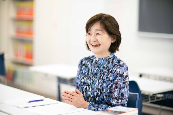 「『視写』、つまり文章を書き写す作業も大切です。読解力の高い子ほど、原文と手元を往復する回数が少ない。書き写すことで、文章のリズム感や言い回しが体に染み込んでいくんだと思います」 「『視写』、つまり文章を書き写す作業も大切です。読解力の高い子ほど、原文と手元を往復する回数が少ない。書き写すことで、文章のリズム感や言い回しが体に染み込んでいくんだと思います」