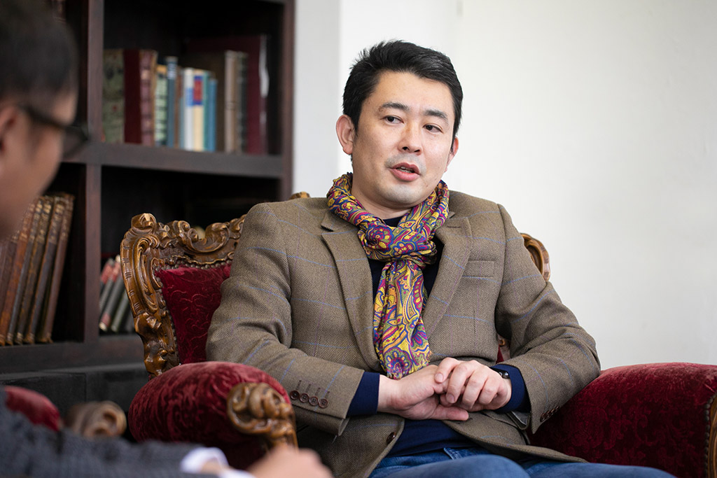 「積極的に産業構造の転換をしなかったことが、失われた30年の原因なのではないか」と指摘する千野さん 「積極的に産業構造の転換をしなかったことが、失われた30年の原因なのではないか」と指摘する千野さん