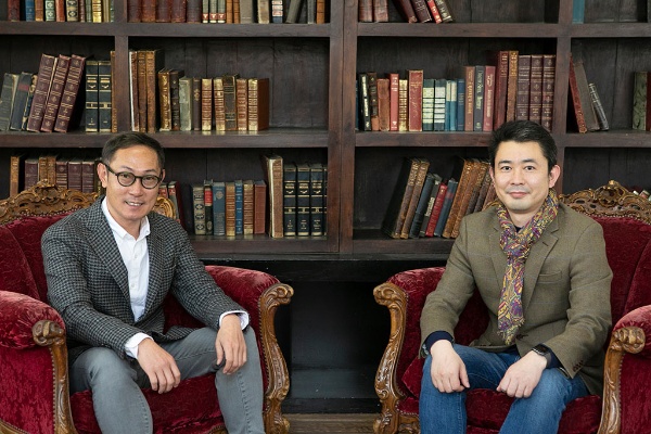 「課題に今取り組めば、ひょっとしたら、まだ日本はいけるのではないか」と語り合う佐藤さん(左)と千野さん 「課題に今取り組めば、ひょっとしたら、まだ日本はいけるのではないか」と語り合う佐藤さん(左)と千野さん