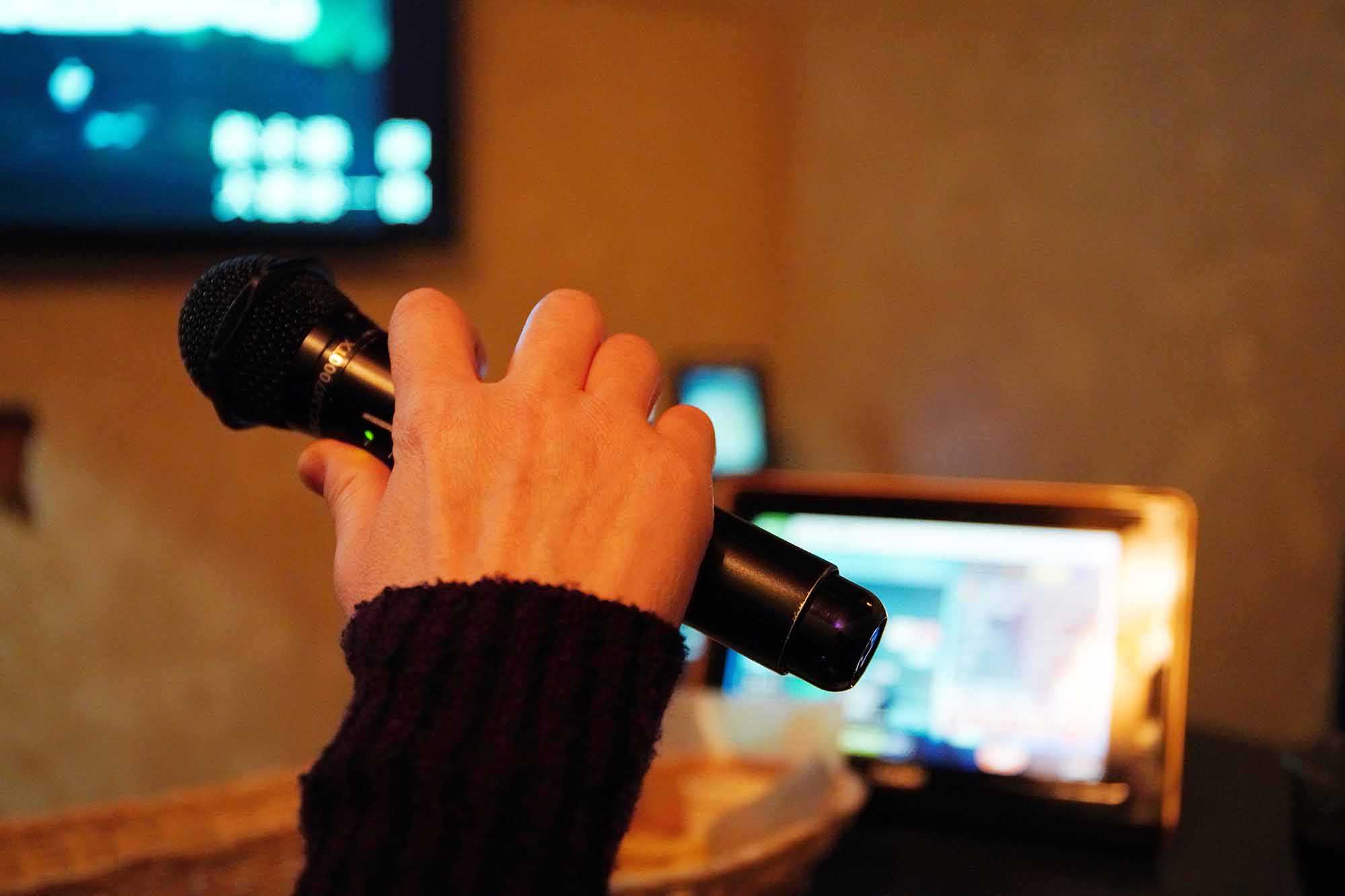 思春期の頃のヒット曲は何十年たってもよく覚えているのだが……（写真：K.Douzin／stock.adobe.com）