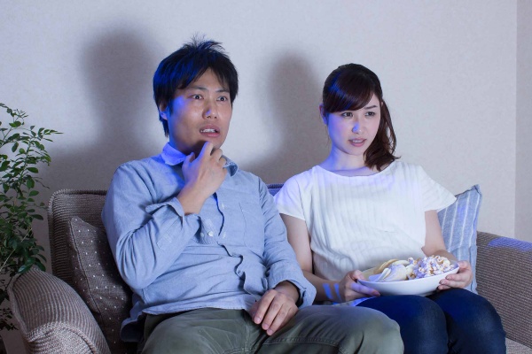例えばリーマン・ショックなど衝撃的なニュースを目にした時に自分が何をしていたかは時間がたっても記憶に残っていることが多い(写真:polkadot/stock.adobe.com) 例えばリーマン・ショックなど衝撃的なニュースを目にした時に自分が何をしていたかは時間がたっても記憶に残っていることが多い(写真:polkadot/stock.adobe.com)