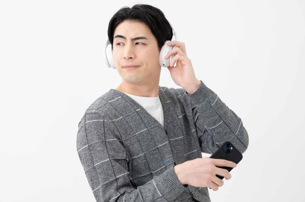 最近のラブソングがつまらなく感じるのは、単純に恋愛から遠ざかっているからかもしれない(写真:Peak River/stock.adobe.com) 最近のラブソングがつまらなく感じるのは、単純に恋愛から遠ざかっているからかもしれない(写真:Peak River/stock.adobe.com)
