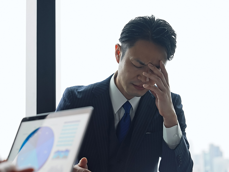 「全方位忖度マシーン」と化す管理職　上に気をつかい、部下にも配慮