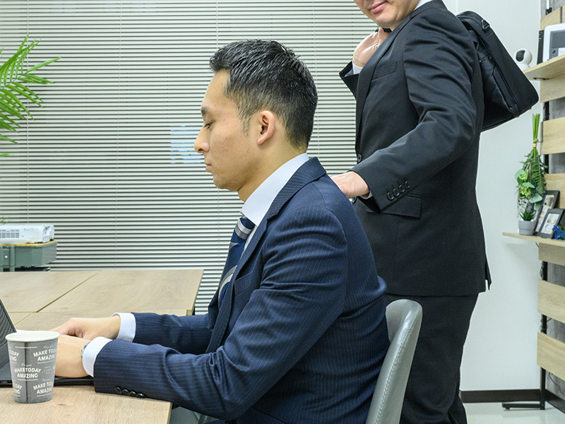 「ほどよい残業」「会議で積極的に発言」がいまだに評価される日本型組織のナゾ