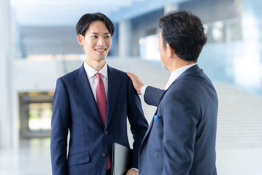抜擢するときは「そこそこ優秀で、自分を脅かさない人物」を選びがちになる（写真：dimlight/stock.adobe.com）