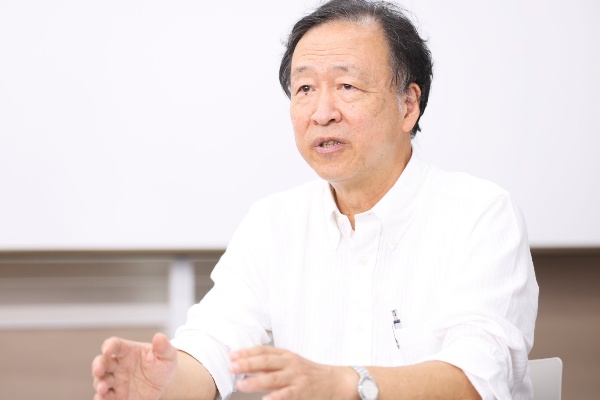 「幼い頃から絵本や児童書に触れてきた子と、まったく読んでいない子とでは差がつきます」と話す榎本さん