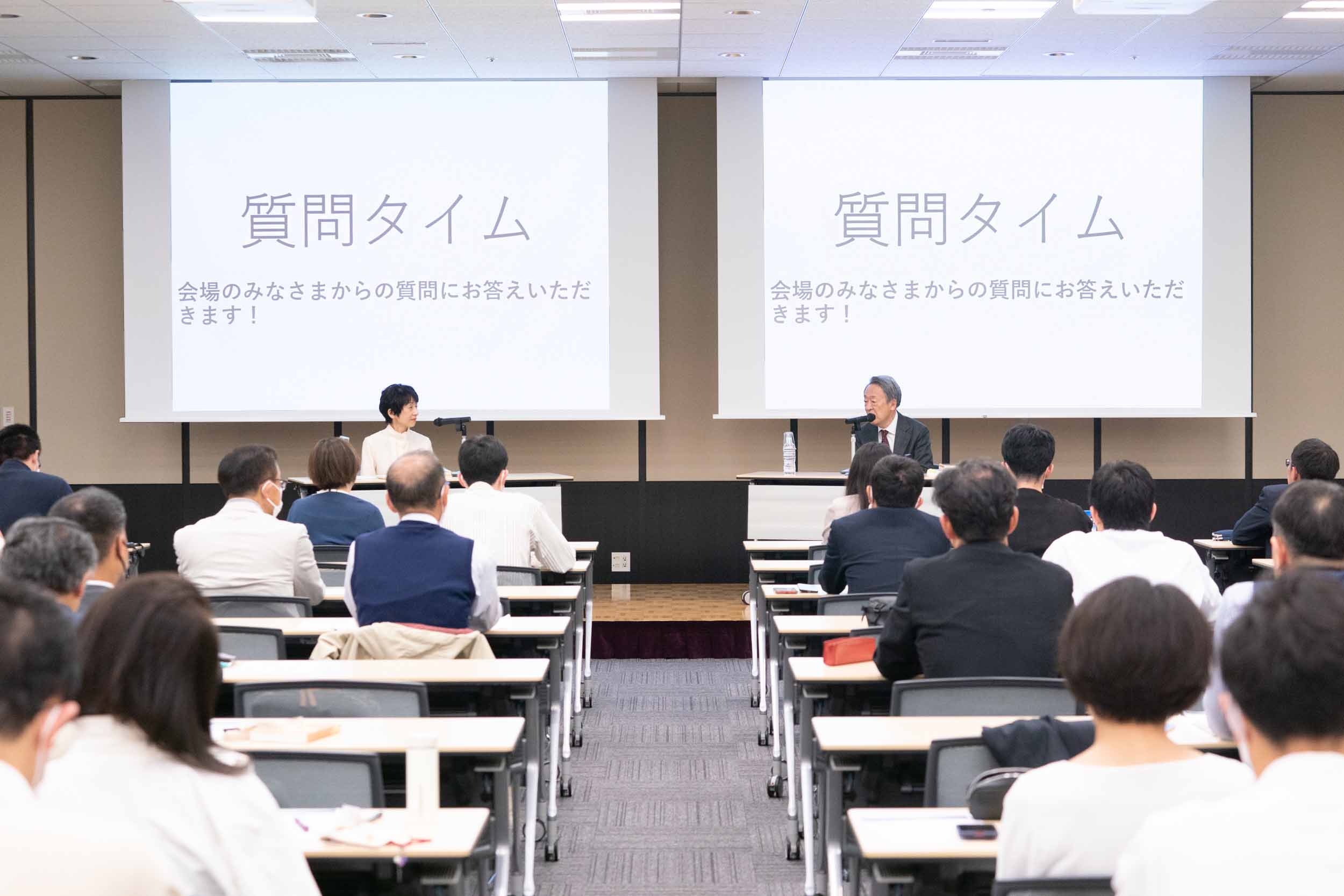 質問タイムは45分間だが、それでも足りず、大盛況のうちに終了した
