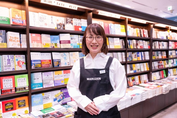 丸善 丸の内本店でビジネス書を担当している村山美尾さん