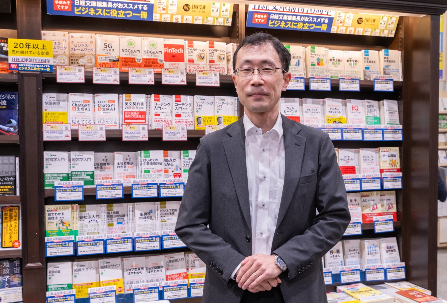 丸善丸の内本店で1・2階の一般書を統括する宗形康紀さん
