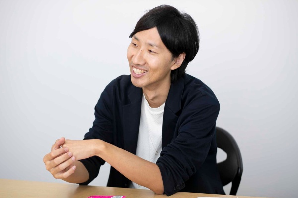 「『社会貢献したい』と言って辞めたのって意味不明なんですよ。営業の仕事自体が、めちゃくちゃ社会貢献しているから(笑)」 「『社会貢献したい』と言って辞めたのって意味不明なんですよ。営業の仕事自体が、めちゃくちゃ社会貢献しているから(笑)」