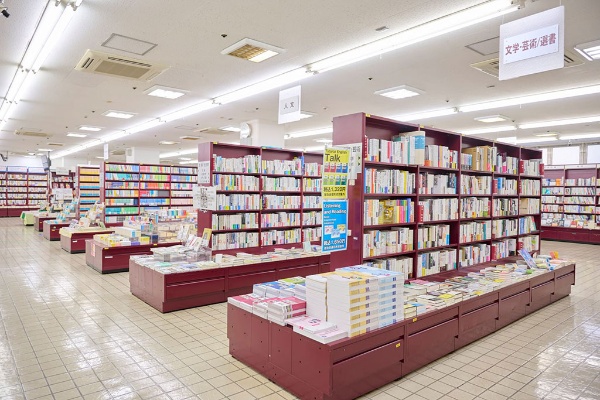 ブックセンターは早稲田キャンパス西門近くの17号館地下1階にある ブックセンターは早稲田キャンパス西門近くの17号館地下1階にある