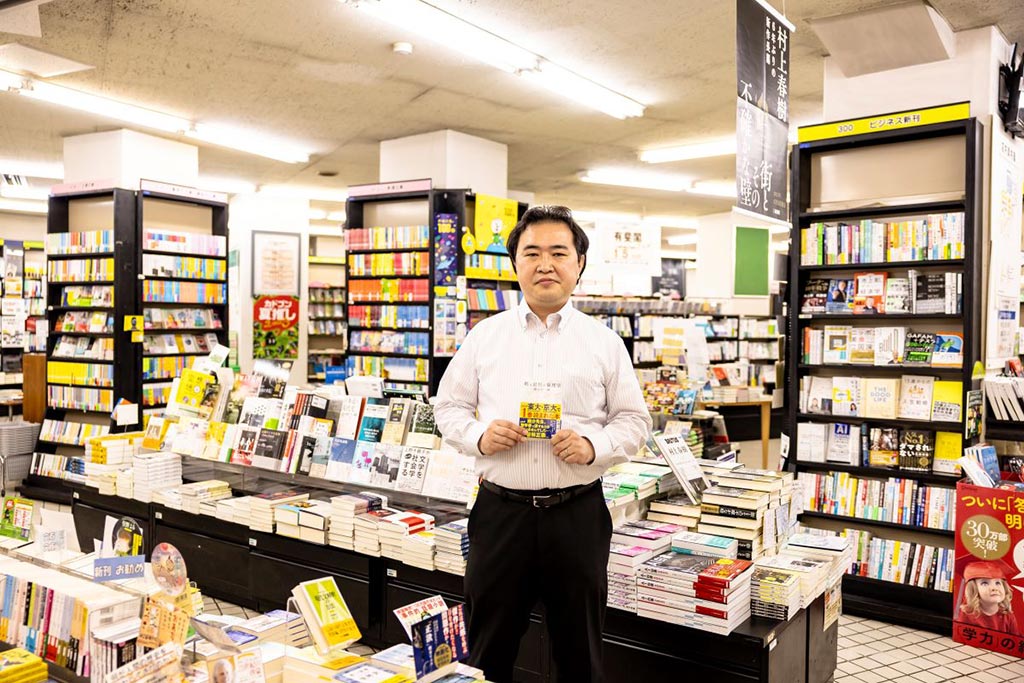 第2食堂１階にある本郷書籍部。竹原店長のお薦めは『暇と退屈の倫理学』（國分功一郎、新潮社）