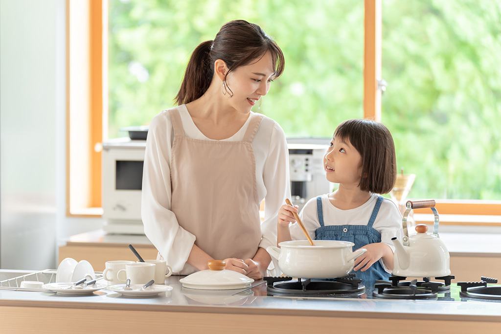 「○○してほしい」と肯定語で伝えると子どもも悩まず行動できる（写真  taka／stock.adobe.com）