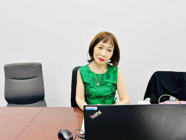 「これまで通りのやり方をずっと続けようと思うと無理があります」と話す臼井さん。対談はオンラインで行われた