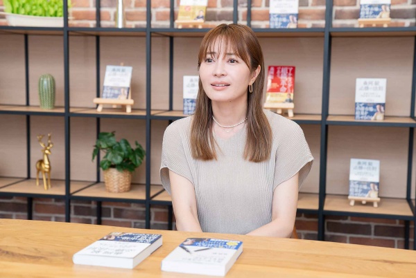 「娘が自分でやりたいことを見つけて、それを自らつかみにいくことこそが、これからの時代を生きる本当の力になる。森岡さんはそう教えてくれました」と話す新山さん 「娘が自分でやりたいことを見つけて、それを自らつかみにいくことこそが、これからの時代を生きる本当の力になる。森岡さんはそう教えてくれました」と話す新山さん