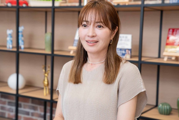 新山さんは過去の苦しかったときの話も笑顔で話してくれた 新山さんは過去の苦しかったときの話も笑顔で話してくれた