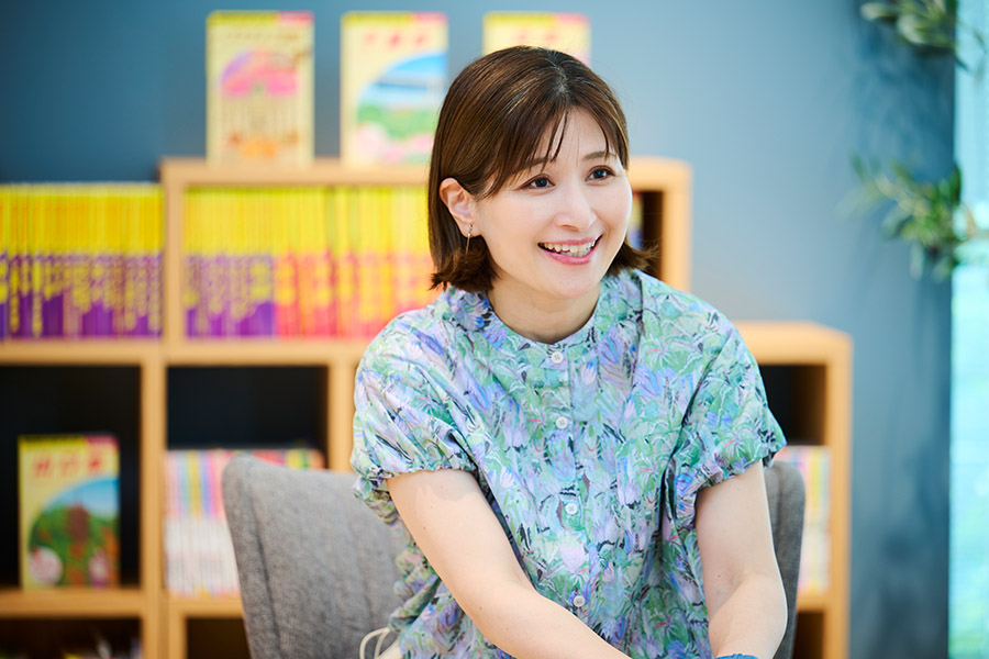 2002年から『地球の歩き方』の編集に携わり、現在は編集長を務める由良暁世さん。旅好き女子に向けた『aruco』シリーズの立ち上げも担当した