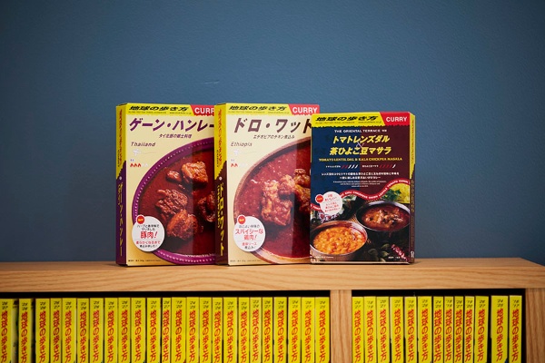 カレーは、第1弾はスパイスメーカーの「36チャンバーズ・オブ・スパイス」と、第2弾は静岡県の食品製造も手掛ける企業「鳥善」とコラボした。「せっかく作るなら本物感を追求しようということで、現地の味から離れないようにこだわりました」(由良さん) カレーは、第1弾はスパイスメーカーの「36チャンバーズ・オブ・スパイス」と、第2弾は静岡県の食品製造も手掛ける企業「鳥善」とコラボした。「せっかく作るなら本物感を追求しようということで、現地の味から離れないようにこだわりました」(由良さん)