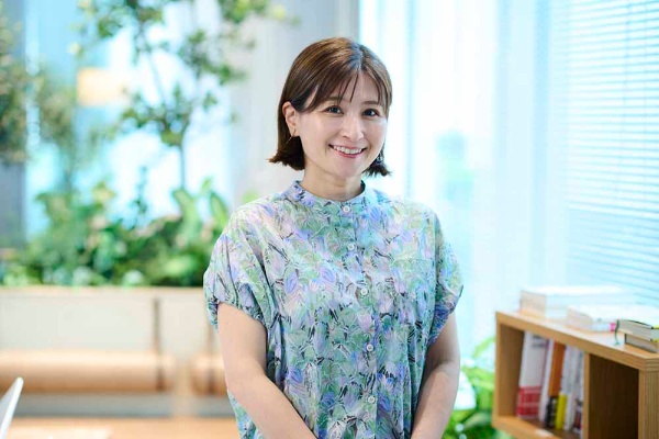 2002年から『地球の歩き方』の編集に携わり、現在は編集長を務める由良暁世さん。旅先でのハプニングや感動が自身の経験値となり、仕事で未知の領域に飛び込む原動力につながっているという。 2002年から『地球の歩き方』の編集に携わり、現在は編集長を務める由良暁世さん。旅先でのハプニングや感動が自身の経験値となり、仕事で未知の領域に飛び込む原動力につながっているという。