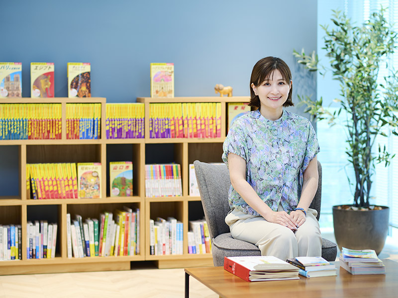 アイデア絶えない『地球の歩き方』　編集長・由良暁世さんの本棚
