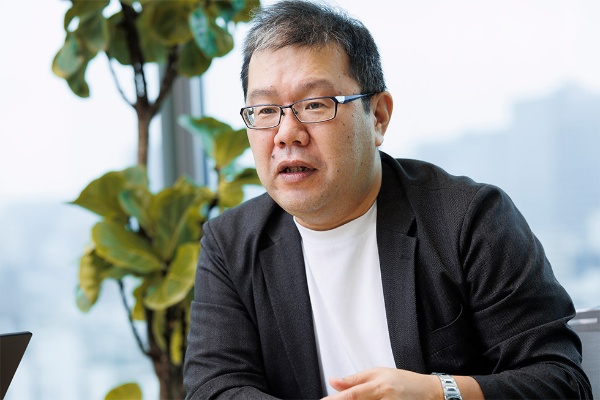 DX本部DX二部部長の塩谷義氏