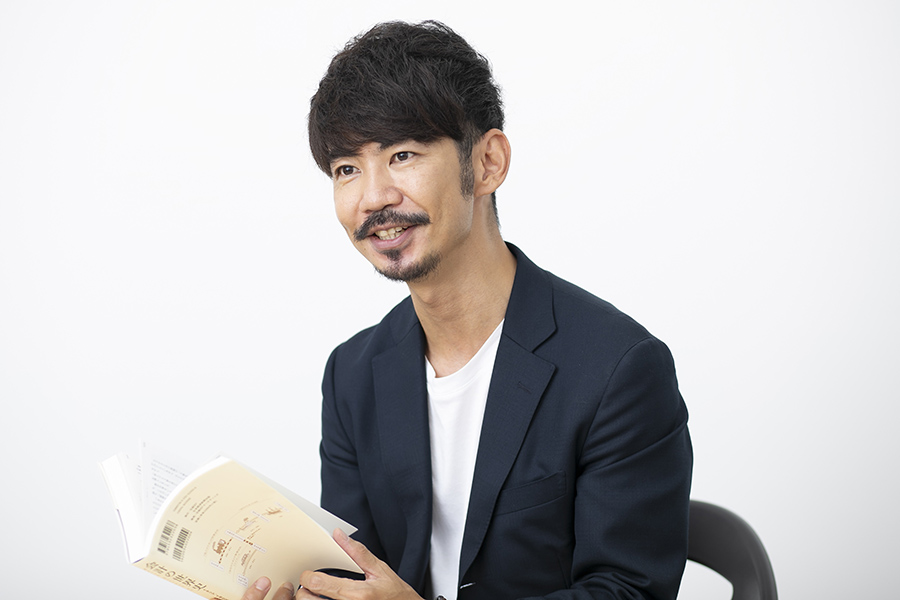 「公認会計士YouTuberくろい」こと、白井敬祐さん。大手公認会計士資格スクールで講師も務める