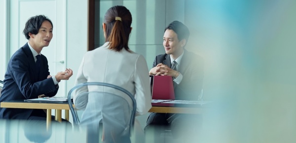 日本ではミドルマネジャーに率いられた集団が知識創造を担うという(写真:shutterstock)