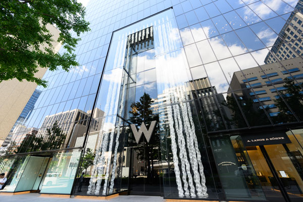 マリオットが展開する「W大阪」は若い顧客の開拓を狙いラグジュアリー・ライフスタイルを掲げる