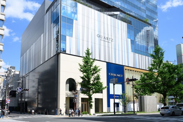 26年4月にオープンしたラグジュアリーな複合施設「クオーツ心斎橋」